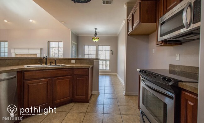 Building Photo - 3 br, 2 bath House - 1023 Skyline Dr UNIT