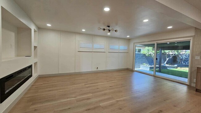 Building Photo - 114 S Emerald Pl