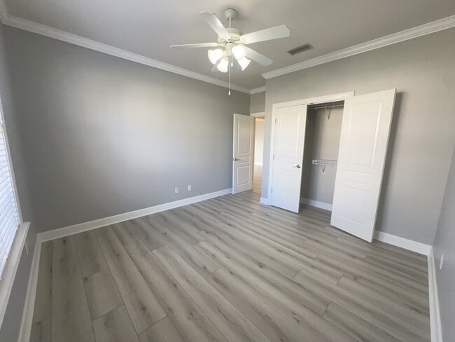 Building Photo - 3650 Victoria Dr