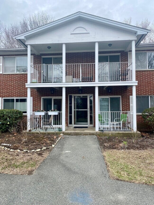 Building Photo - 14 Bayberry Dr
