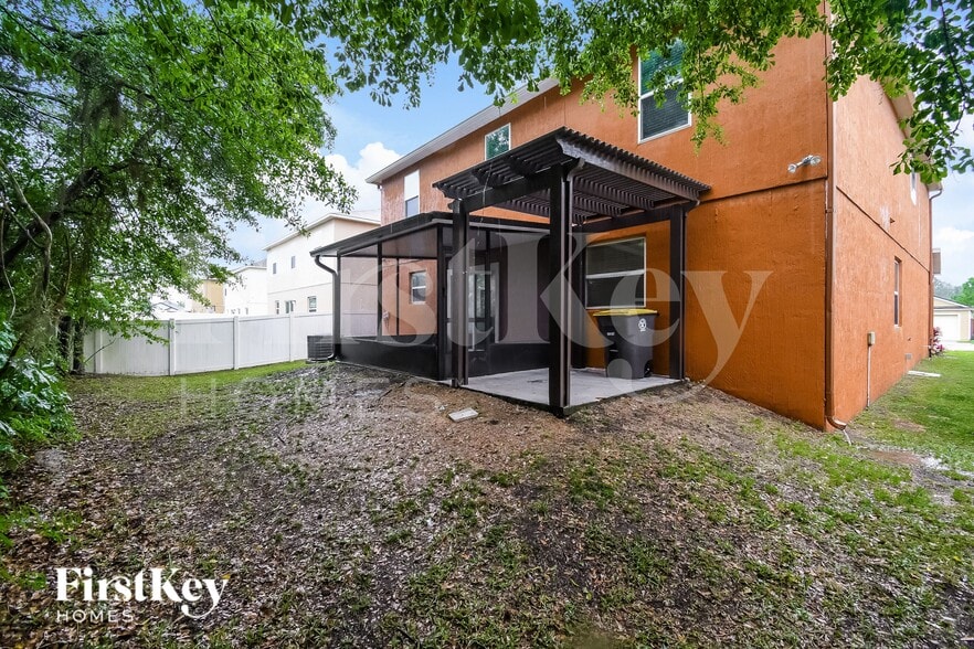 Building Photo - 10280 Magnolia Hills Dr