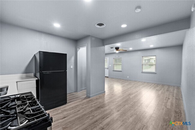 Building Photo - 805 S 32nd St