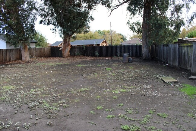 Building Photo - 2Bed 1 Bath Home for rent