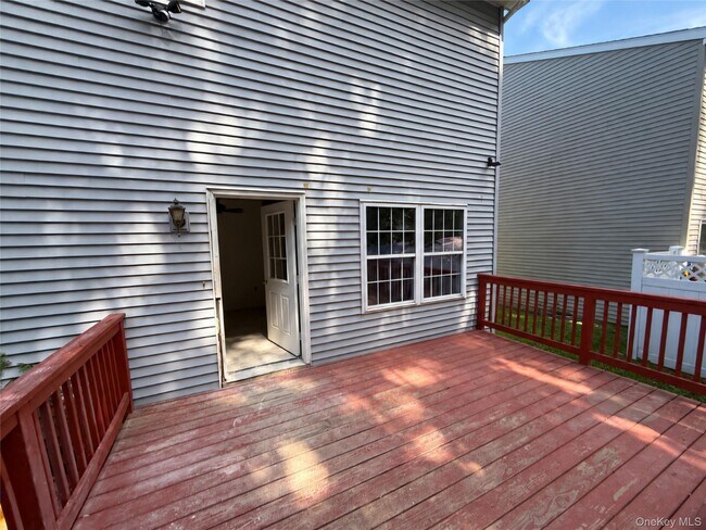 Building Photo - 24 Wood St