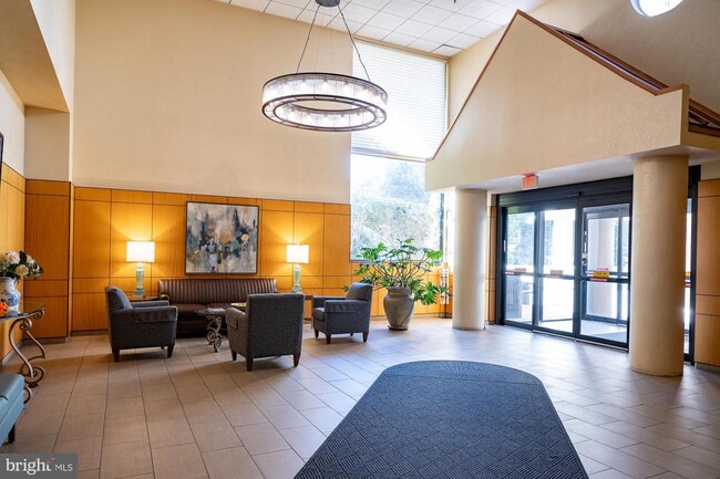 Building Photo - 1211 S Eads St