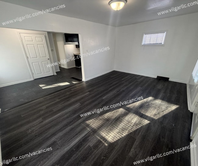 Building Photo - Spacious 2 Bedrooms • 1 Bathroom Home