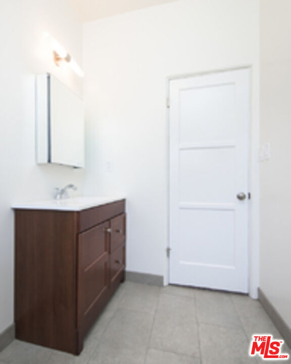 Building Photo - 751 Croft Ave