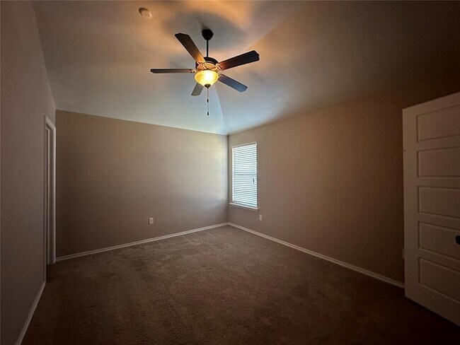 Building Photo - 5811 Marblewood Dr