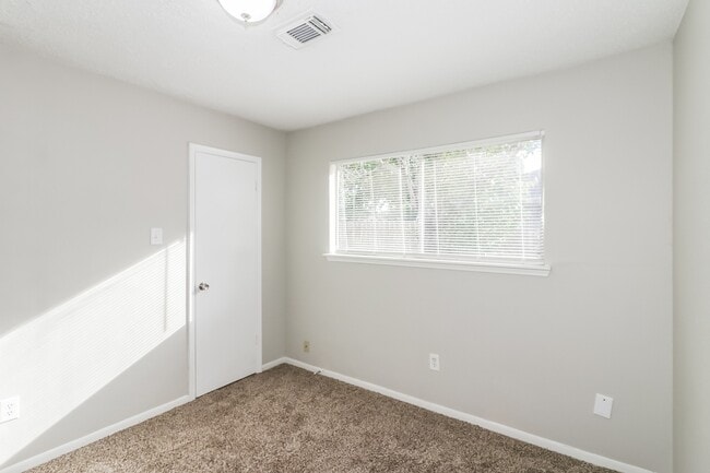 Building Photo - 6426 New World Dr