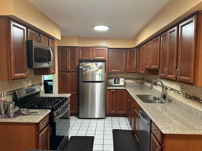 Building Photo - 1234 Churchill Ct