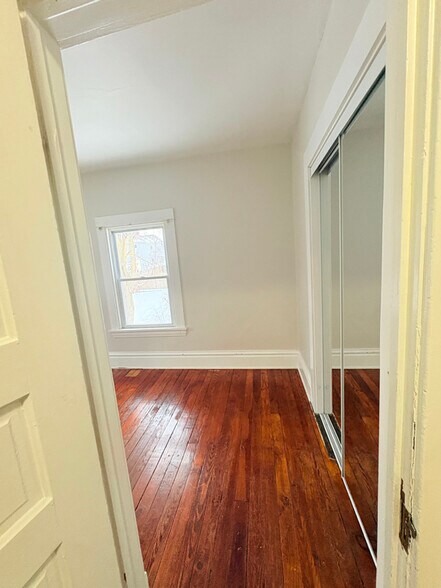 Building Photo - 962 Dunham St SE