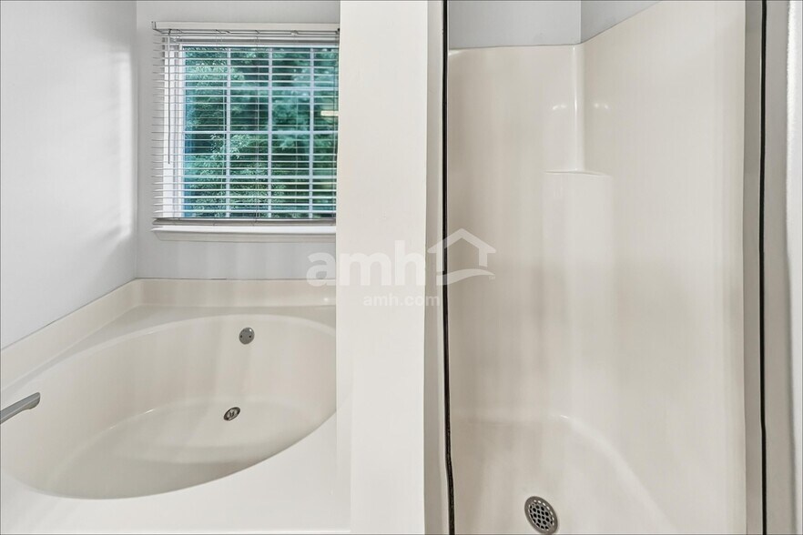Building Photo - 4238 Zephyrhills Dr