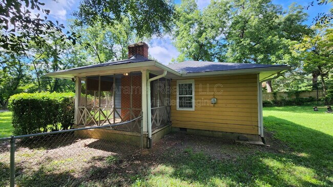Building Photo - 6565 Camp St
