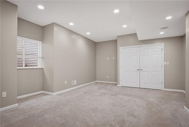 Building Photo - 402 Georgetowne Ct