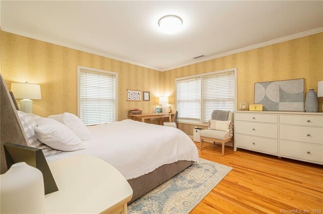 Building Photo - 160 Glenbrook Rd