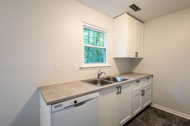 Building Photo - 138 Quince Ln