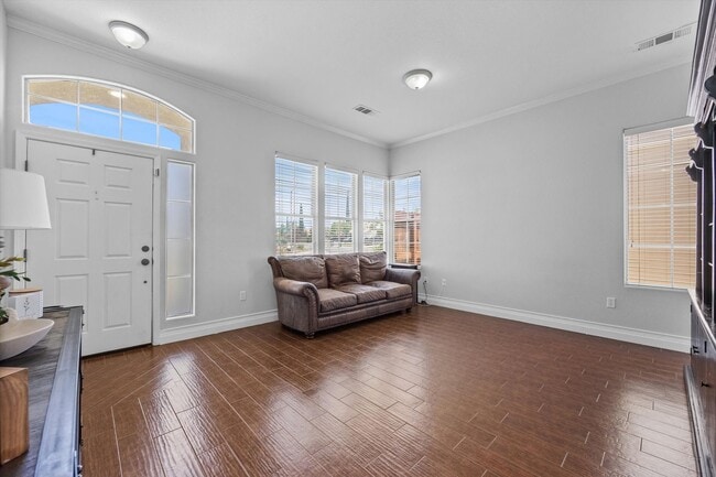 Building Photo - 10303 Roehampton Ave