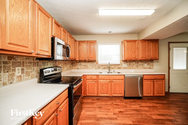 Building Photo - 500 McPherson Dr