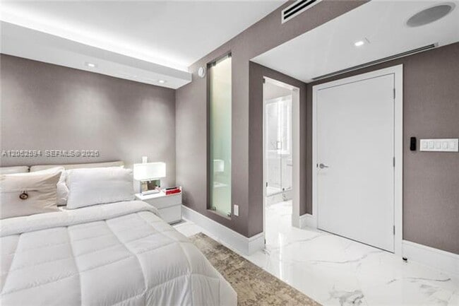 Building Photo - 10190 Collins Ave