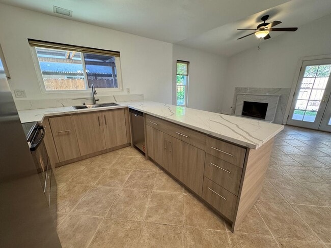 Building Photo - 4 bedroom - 2 Bathroom