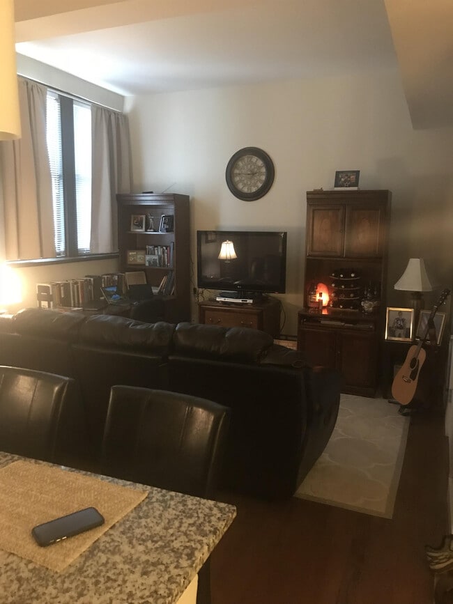 Interior Photo - 426 Mulberry