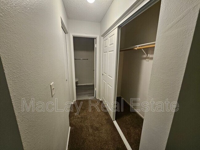 Building Photo - 876 S Nebraska St
