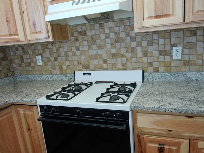 Building Photo - 29 Somerset Pl