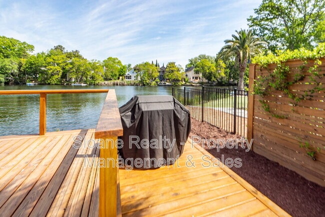 Building Photo - 834 Harbor Pl Dr