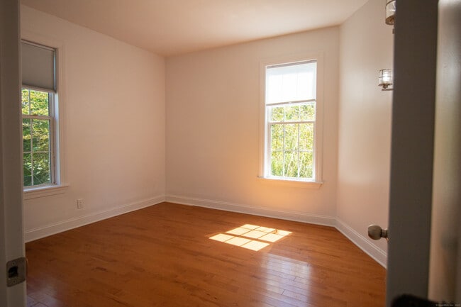 Building Photo - 883 Montauk Ave