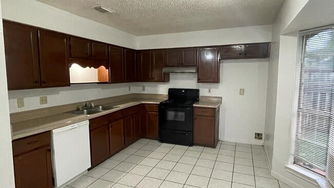 Building Photo - 7431 La Pl Dr