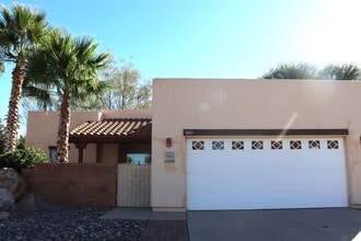 Building Photo - Santa Fe Style Home