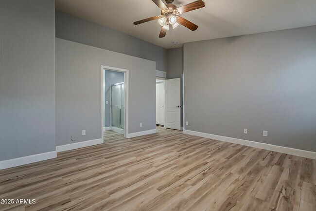 Building Photo - 2020 W Carter Rd