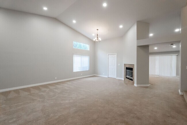Building Photo - 10024 Sail Landing Ct
