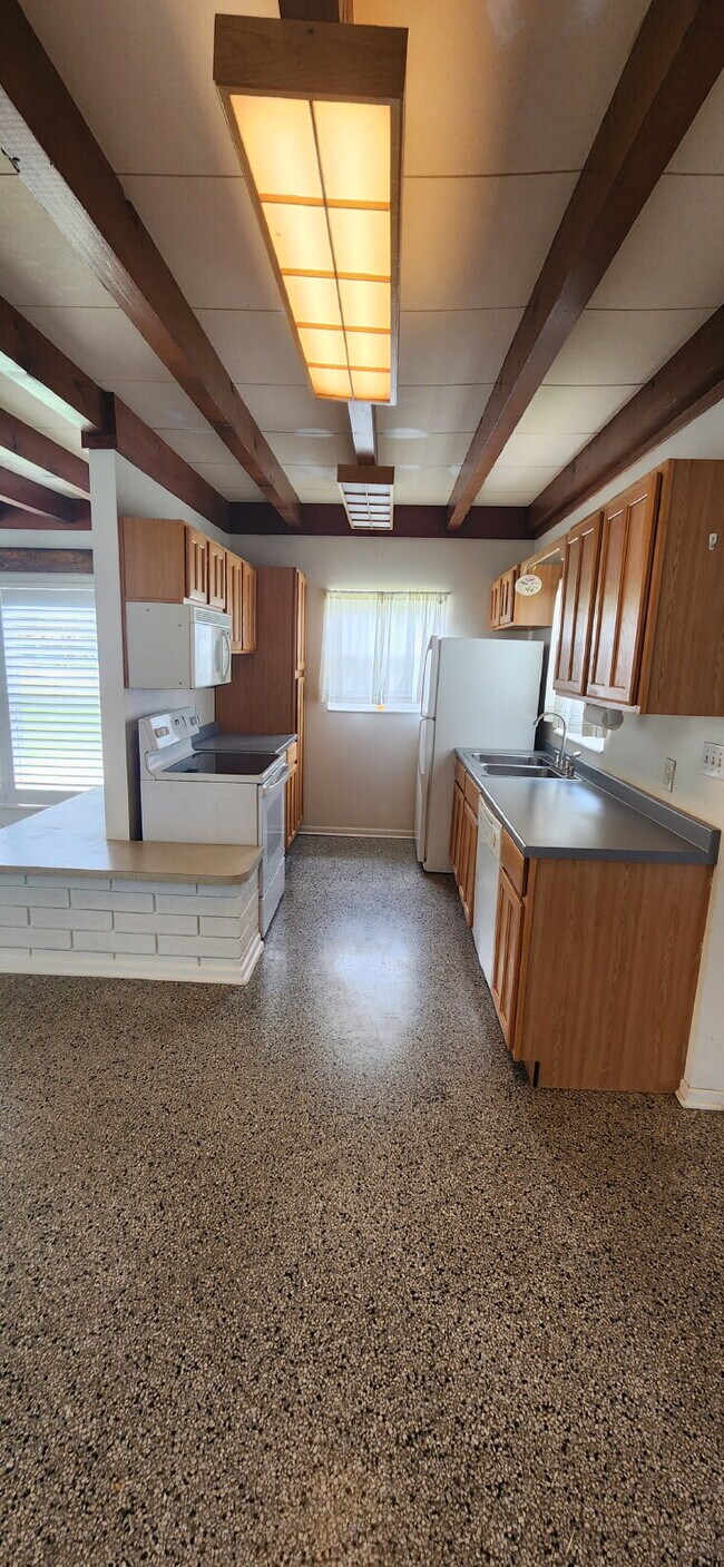 Building Photo - Charming 2-Bedroom Retreat on Christmas Hill in Titusville