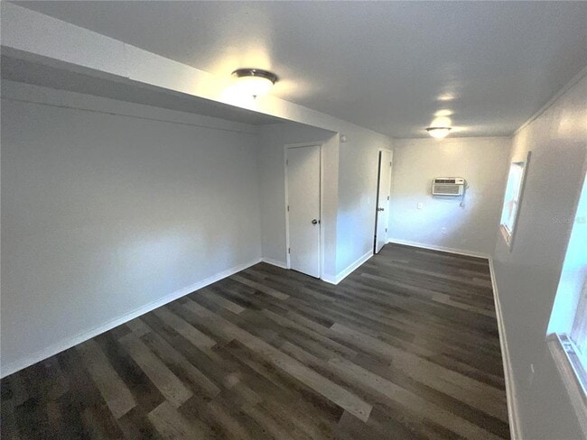 Building Photo - 3031 Azalea Ave