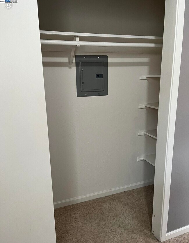 Building Photo - 117 Day St