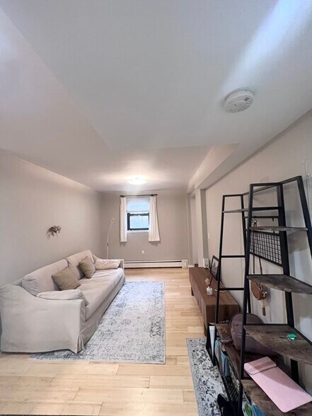 Building Photo - 8 Juniper St