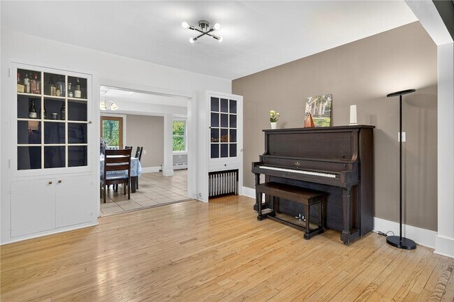 Building Photo - 204 Roat St