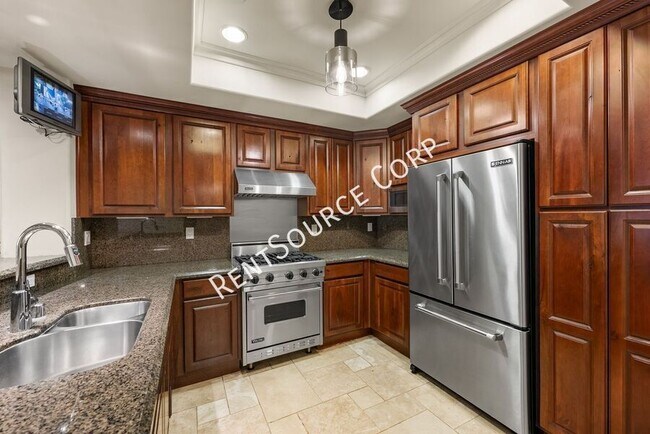 Building Photo - 12044 Hoffman St