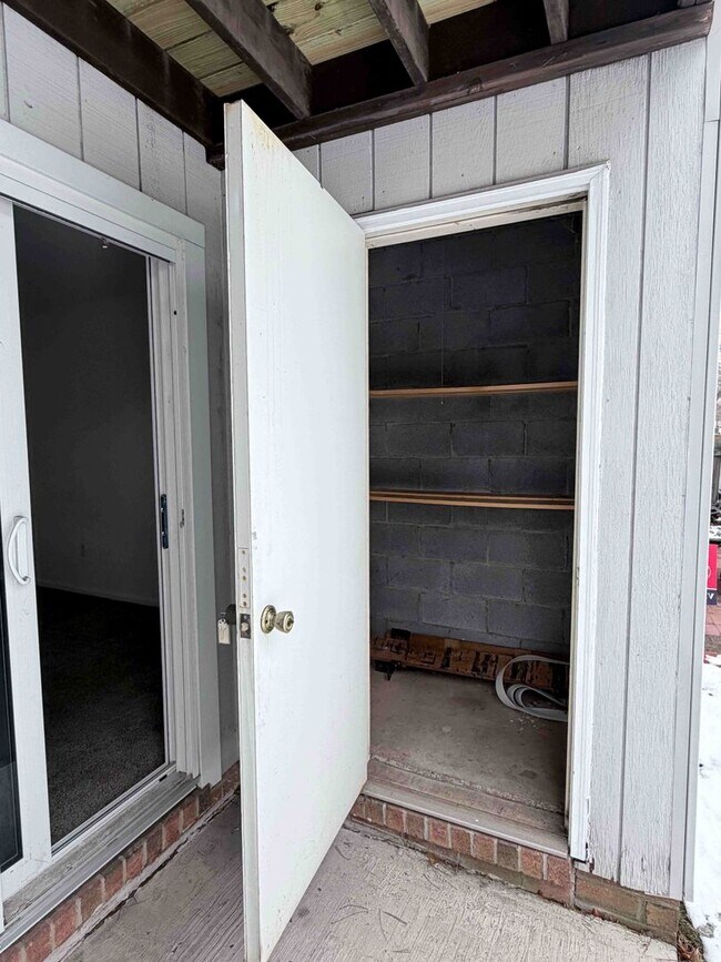 Building Photo - 2BR MORGANDALE CONDO AVAIL. IMMED!!