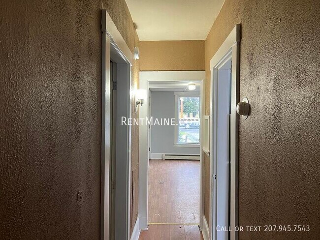 Building Photo - 402-404 Hammond Street Apt.-4