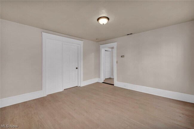 Building Photo - 2049 W 85th St