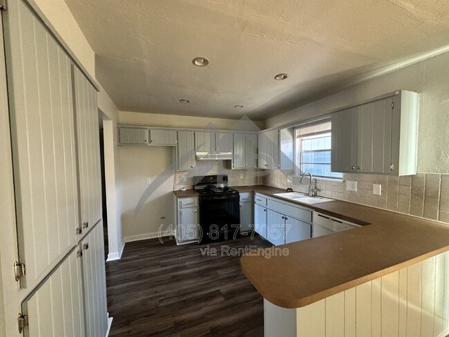 Building Photo - 405 Norton Cir