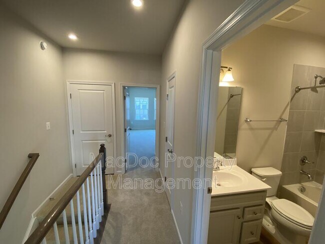 Building Photo - 1018 Trestle Dr