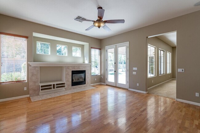 Building Photo - 3423 E Page Ave