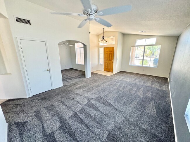 Building Photo - Meticulously Maintained 3 Bedroom + Den Single Level Home! Fantastic Low Backyard.