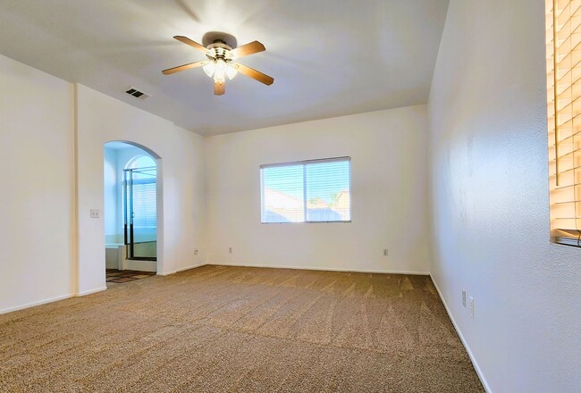 Building Photo - $1,000 OFF 1ST MONTH RENT$ 4Bd, 2Ba  Murri...