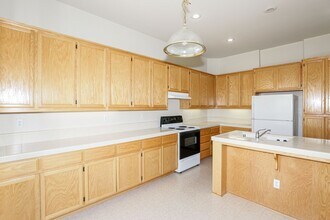 Building Photo - 4 bedroom 2 bath House for RENT