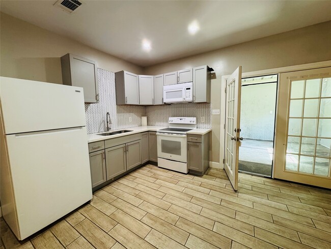 Building Photo - 13007 Shady Ln