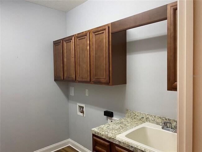 Building Photo - 25 Smiling Fish Ln